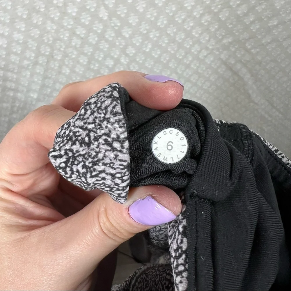 Lululemon Black‎ White Seaspray Invigorate Leggings